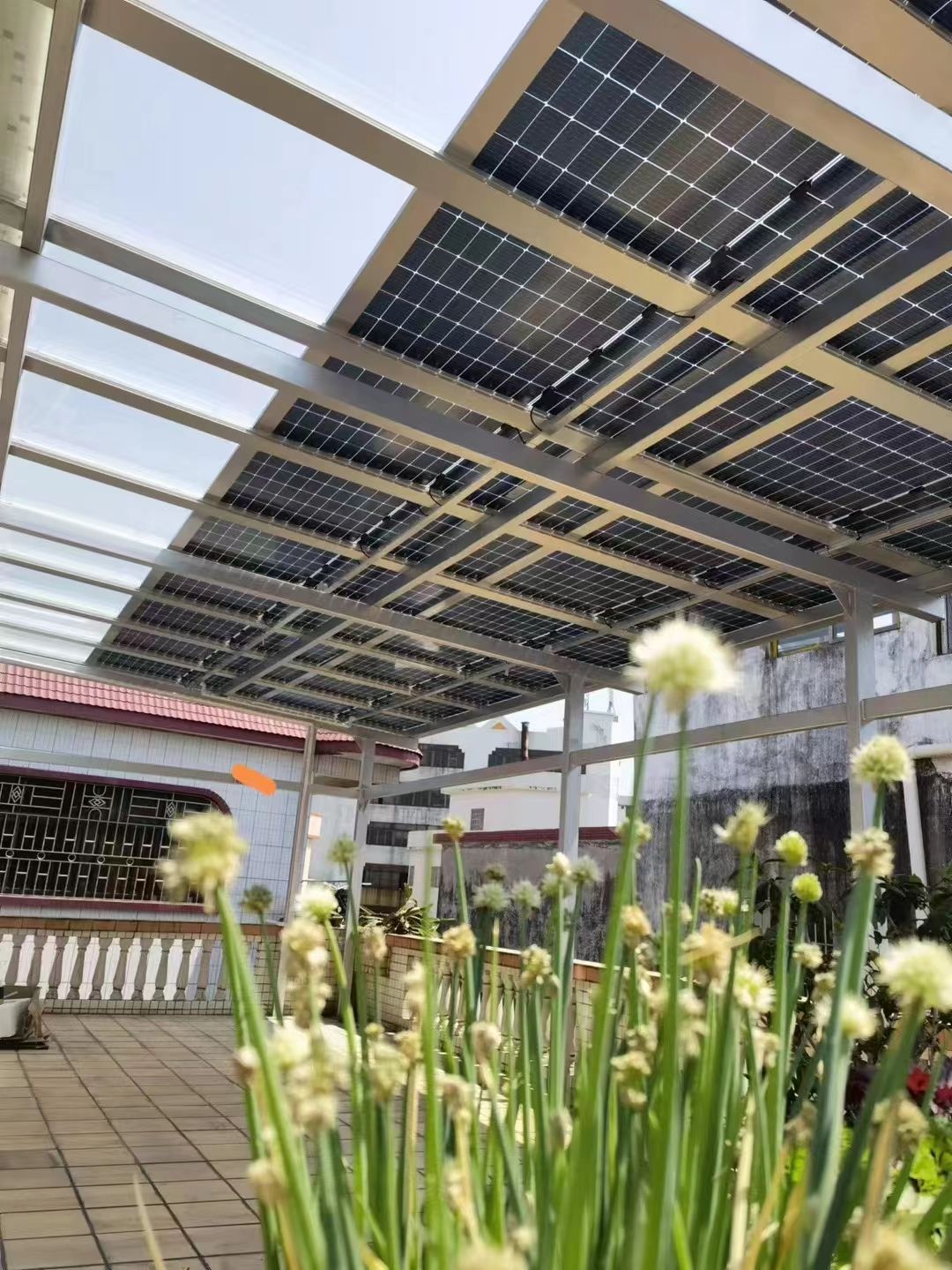 博尔塔拉别墅家用屋顶太阳能发电系统安装